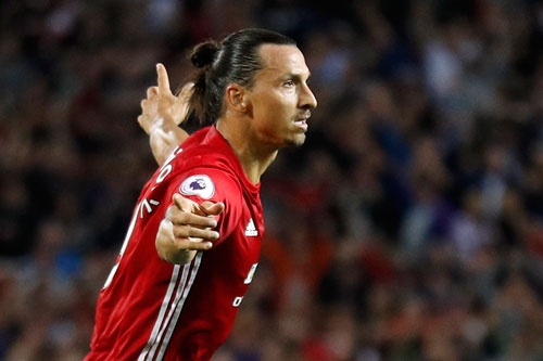 Ibrahimovic lập cú đúp, Man Utd thắng trận Pogba ra mắt