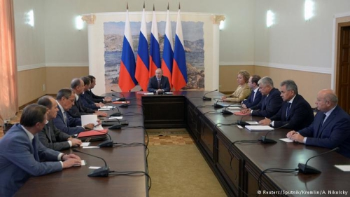 Putin bất ngờ tới Crimea, lên án Ukraine 'khủng bố'