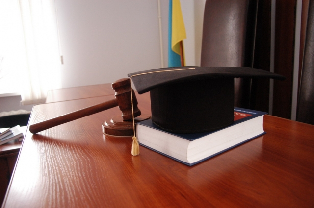 Toà án cho phép Cục phòng chống tham nhũng kiểm tra những cuộc gọi điện thoại của Avakov