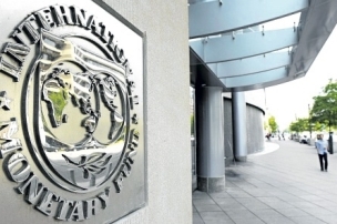 IMF quyết định hoãn chuyển khoản tiền vay cho Ukraine