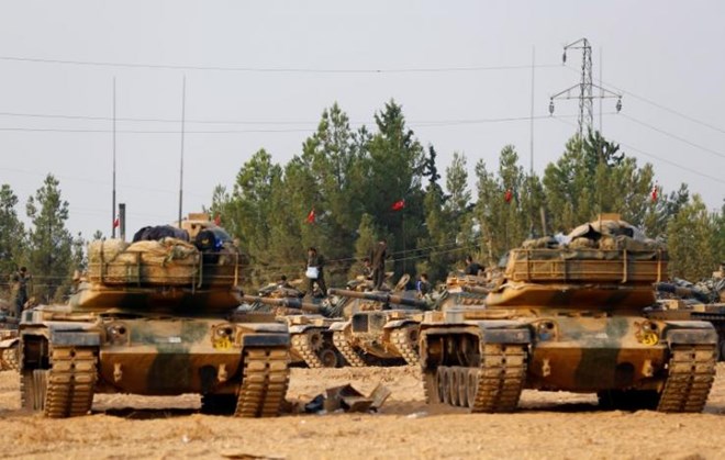 Thổ Nhĩ Kỳ đưa thêm xe tăng tới Syria, lớn tiếng yêu cầu quân người Kurd rút lui