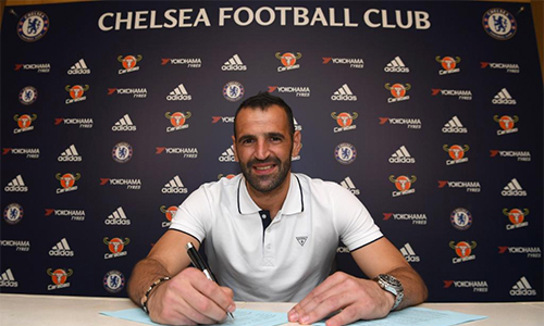 Chelsea tuyển mộ thủ môn vô địch Euro 2016