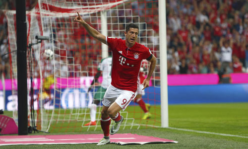 Lewandowski lập hat-trick, Bayern thắng đậm trận khai màn Bundesliga