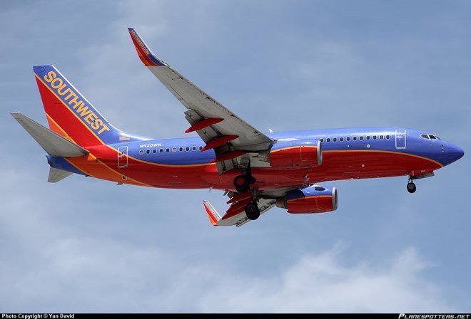 Động cơ máy bay Boeing 737 vỡ thành từng mảnh khi đang chở 104 người