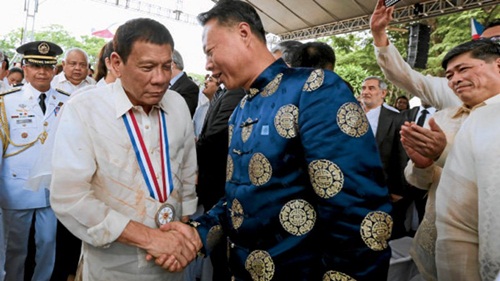Tổng thống Philippines đề nghị Trung Quốc đối xử như anh em