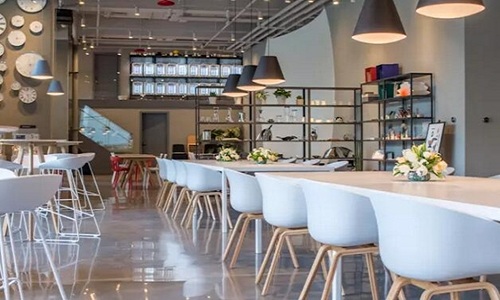 Quán cà phê toàn người máy khai trương ở Bắc Kinh