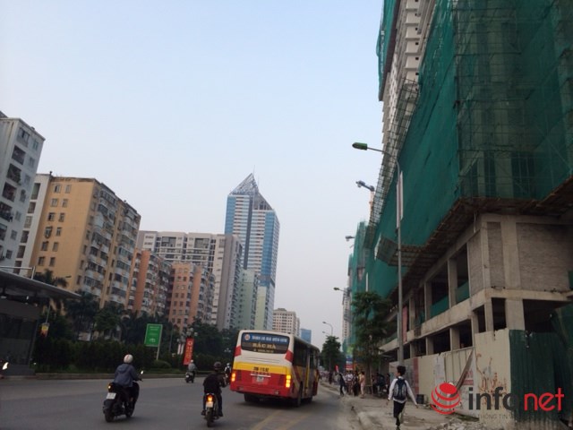 Hà Nội: Đường sá ngày càng tắc nghẹt vì chung cư bủa vây