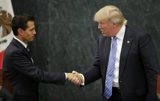Bất chấp bão phản đối, Donald Trump vẫn sang Mexico và tiếp tục gây tranh cãi