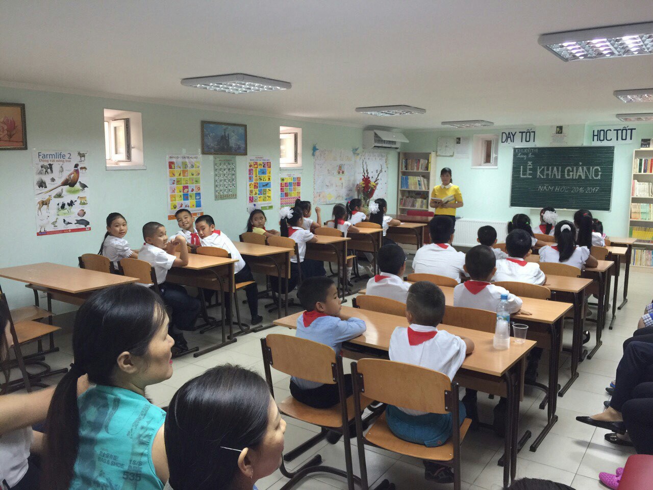 Khai giảng lớp Tiếng Việt tại Làng Sen