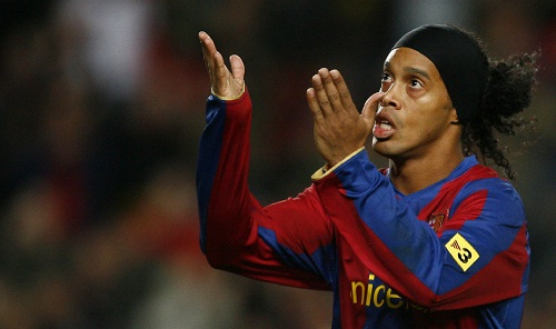 Barca ký hợp đồng lần hai với Ronaldinho