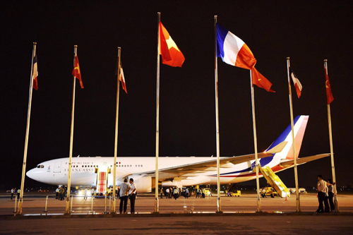 Tổng thống Pháp Hollande đến Hà Nội