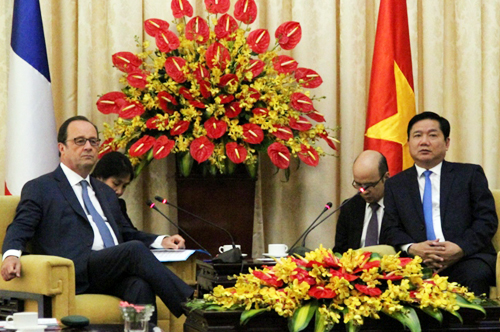 Ông Đinh La Thăng hứa với Tổng thống Hollande sẽ hỗ trợ doanh nghiệp Pháp