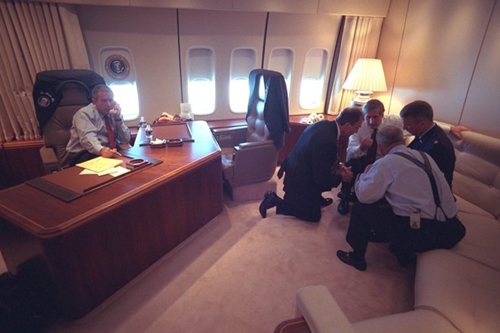 Trợ lý tiết lộ diễn biến trên phi cơ tổng thống Mỹ sau vụ 11/9