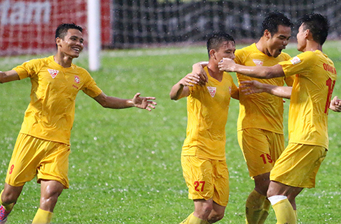 Đánh bại Quảng Ninh, Hà Nội T&T rộng cửa vô địch V-League
