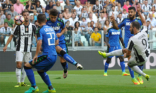 Higuain lập cú đúp, Juventus chạy đà suôn sẻ cho Champions League