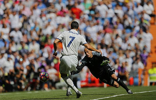 Ronaldo ghi bàn trong ngày tái xuất, Real đại thắng