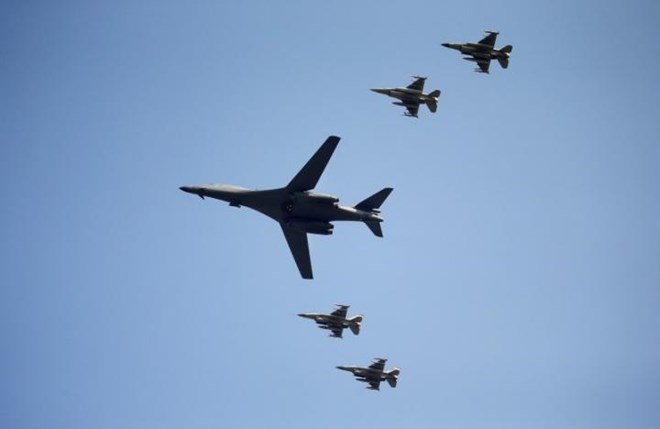 Máy bay ném bom Mỹ lượn sát biên giới Triều Tiên