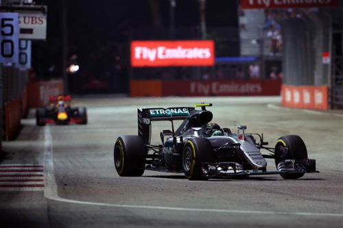 Rosberg soán ngôi đầu của Hamilton tại GP Singapore