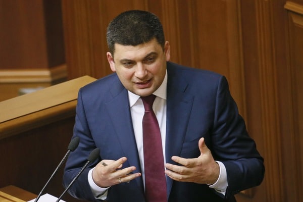 Thủ tướng Ukraine Groisman ủng hộ việc hủy hoặc thay đổi luật Savchenko