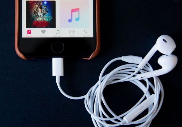 Apple thừa nhận lỗi tai nghe Lightning EarPods trên iPhone 7, hứa sớm khắc phục