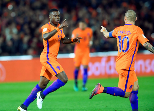 Hà Lan thắng đậm Belarus, giành ngôi đầu bảng