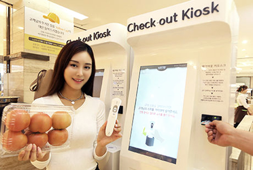 Người Hàn Quốc dùng giỏ hàng ảo trong siêu thị