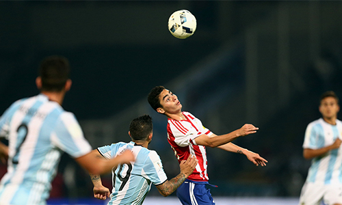 Aguero đá hỏng phạt đền, Argentina thua Paraguay