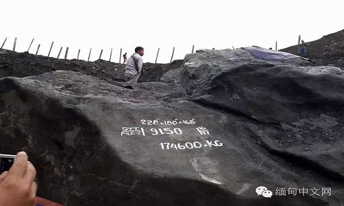 Khối đá ngọc bích gần 200 tấn ở Myanmar
