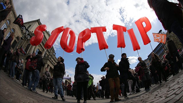 EU không định khuất phục Mỹ vì TTIP