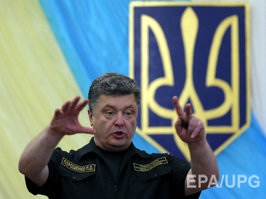 Tổng thống Ukraine Poroshenko: Từ cuối tháng 10, quân đội Ukraine sẽ trở thành quân đội dạng hợp đồng