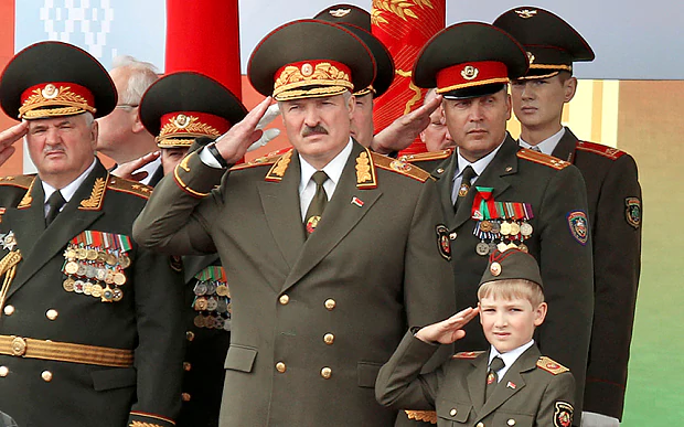 Bộ ngoại giao Belarusia giải thích tại sao Tổng thống Lukasenko luôn đem theo con trai của ông bên mình