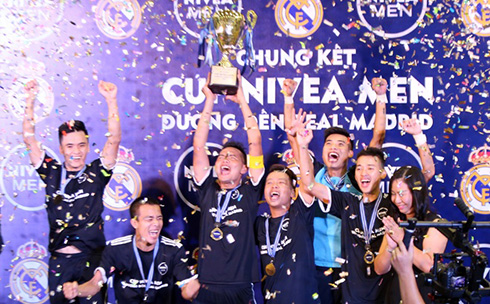 Đội bóng phong trào Việt Nam háo hức lên đường sang Real Madrid