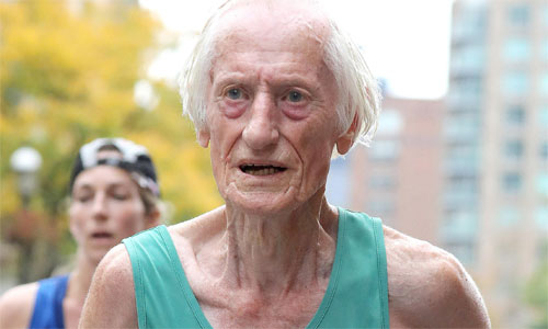 Cụ ông 85 tuổi phá kỷ lục marathon thế giới