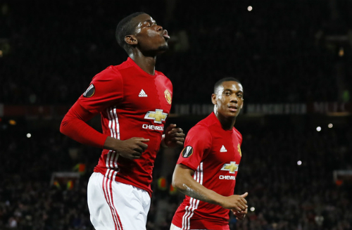 Pogba lập cú đúp, Man Utd đè bẹp đội của Van Persie