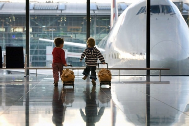 Tại Ukraine áp dụng quy định mới trong việc đưa trẻ em ra nước ngoài