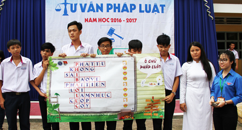 Học sinh Sài Gòn bất ngờ với những trò đùa có thể bị xử tội