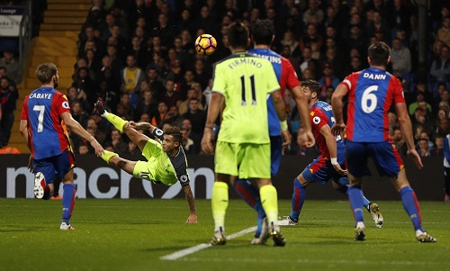 Liverpool nối dài mạch thắng, bám sát Man City và Arsenal