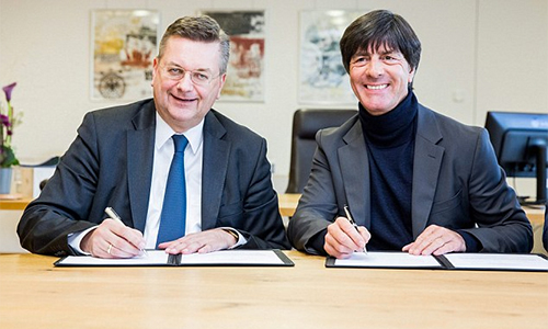 Joachim Low dẫn dắt tuyển Đức đến hết Euro 2020