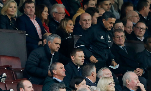 Mourinho bị đuổi vì cãi trọng tài
