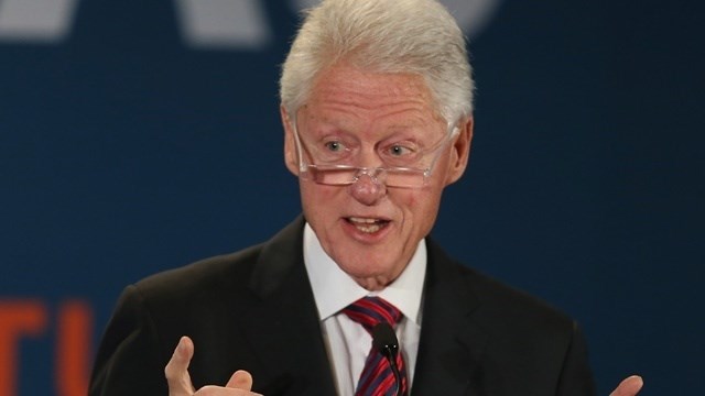 FBI công bố tài liệu Bill Clinton nhận hối lộ, tiếp tục giáng đòn đau lên bà Hillary