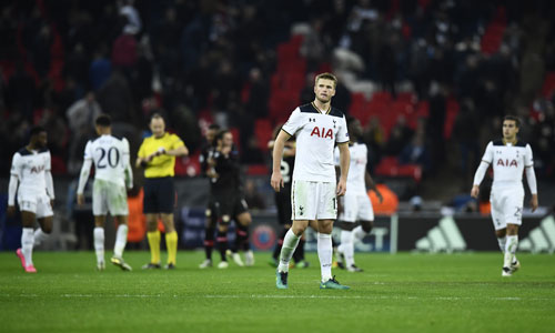Tottenham thua đối thủ cạnh tranh suất đi tiếp trên sân nhà
