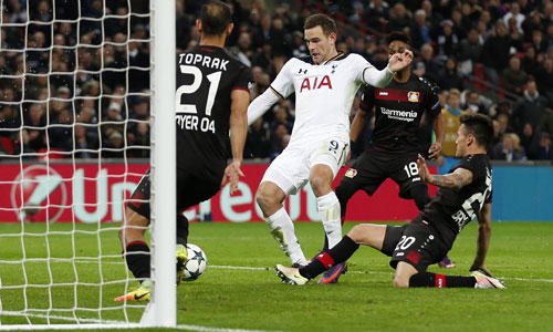 Tottenham thua đối thủ cạnh tranh suất đi tiếp trên sân nhà