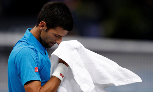 Djokovic bị loại ở Paris Masters, có thể mất ngôi số một ngày mai