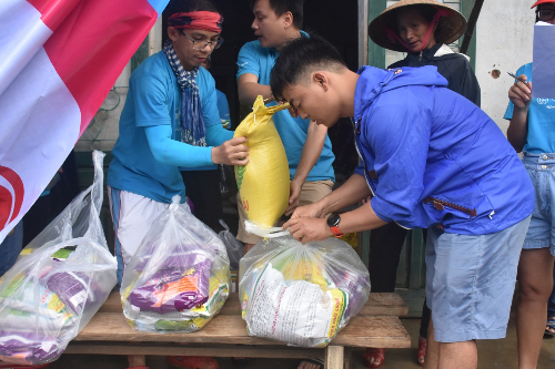 Tiki chung tay cùng bà con vùng rốn lũ vượt khó khăn