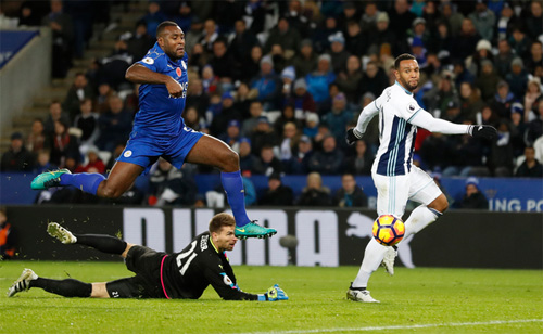 Leicester thất thủ, tiếp cận nhóm xuống hạng
