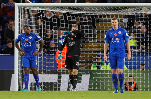 Leicester thất thủ, tiếp cận nhóm xuống hạng
