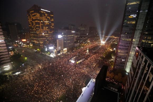 Biển người Hàn Quốc biểu tình kêu gọi Tổng thống Park Geun-hye từ chức