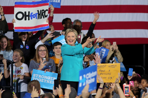 Hillary Clinton nắm 90% khả năng chiến thắng trước giờ bầu cử