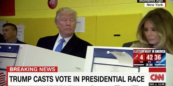 Khoảnh khắc ông Trump “nhìn trộm” lá phiếu của vợ gây “chấn động”