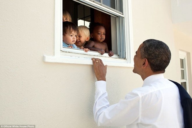 Những hình ảnh sẽ đi vào lịch sử của Tổng thống Obama